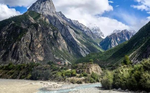 滇川藏省区十一市县共同打造香格里拉旅游经济