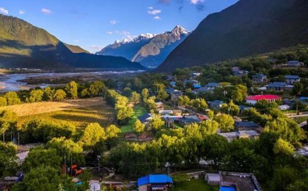新疆旅游行业资源优势发展前景