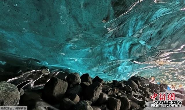 冰岛冰川湖景观壮丽 完美体现自然之美