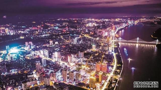 国庆20强旅游目的地城市：重庆第三，深圳没想到