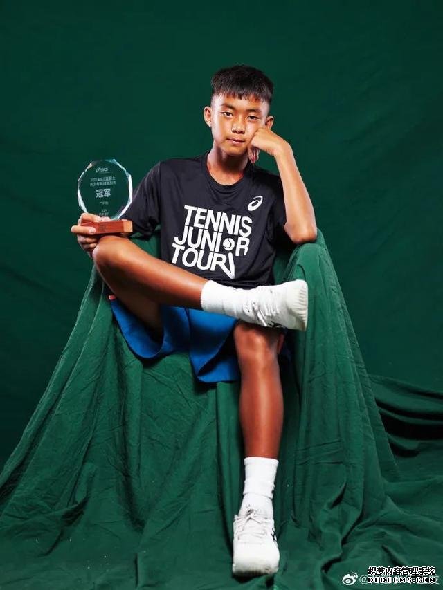 14岁背篓少年靠网球走出大山：每天早晨5点训练
